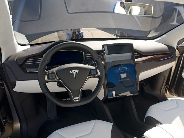 Tesla планирует тотальный запуск Model X на 2016 год